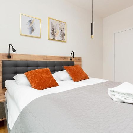 Park Arkadia Apartment With Parking Mokotow By Noclegi Renters Warschau Buitenkant foto